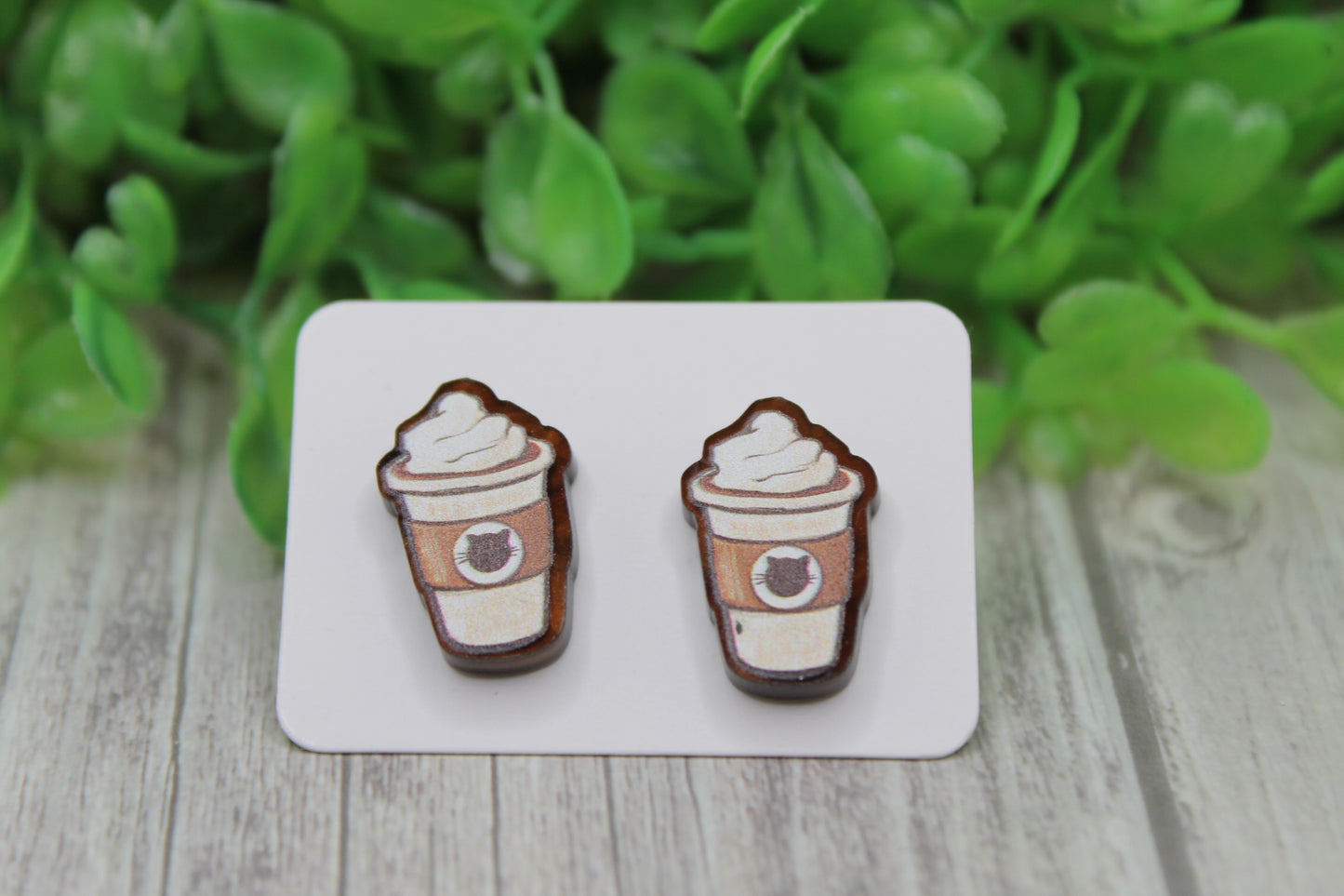 Cat Latte Stud Earrings