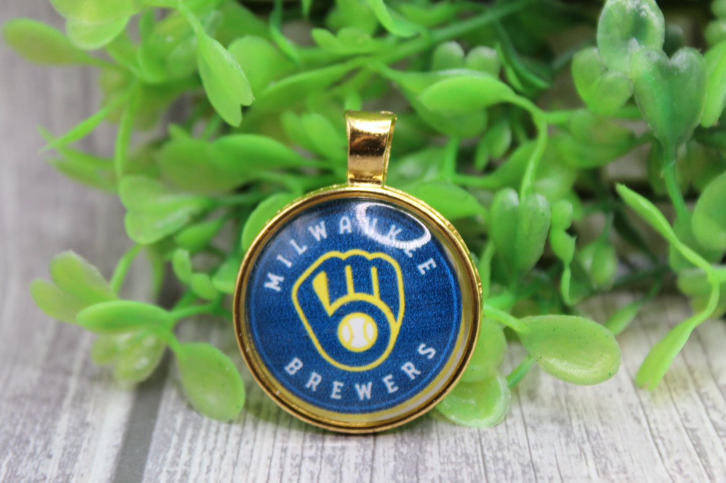 Brewers [25mm] Pendant