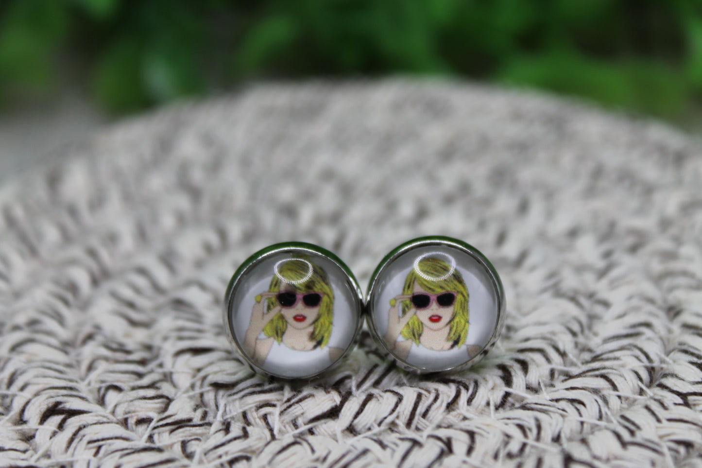 Blonde Taylor with Sunnies 12mm Glass Stud Earrings