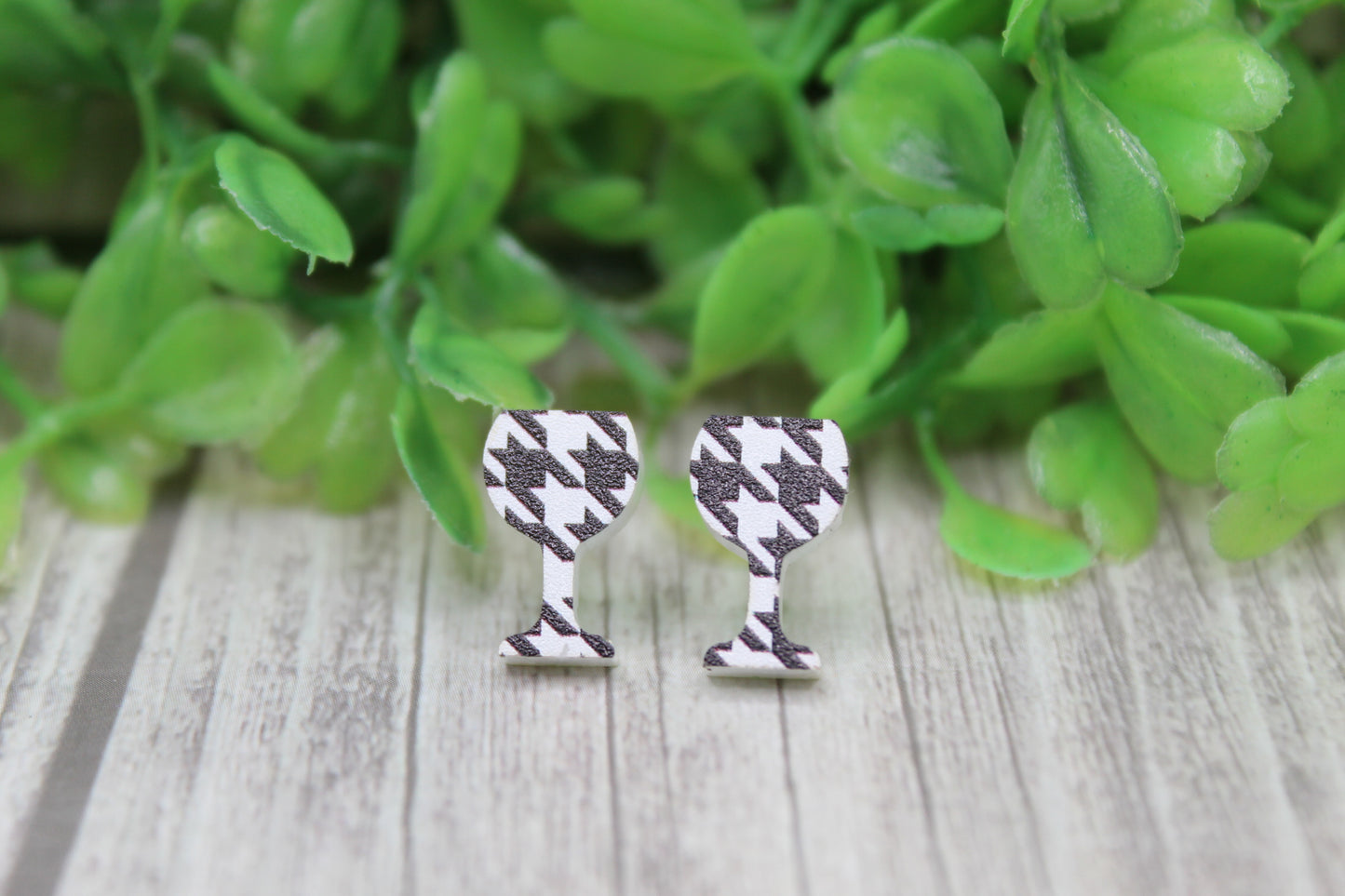 Houndstooth Wine Glasses • Stud Earrings