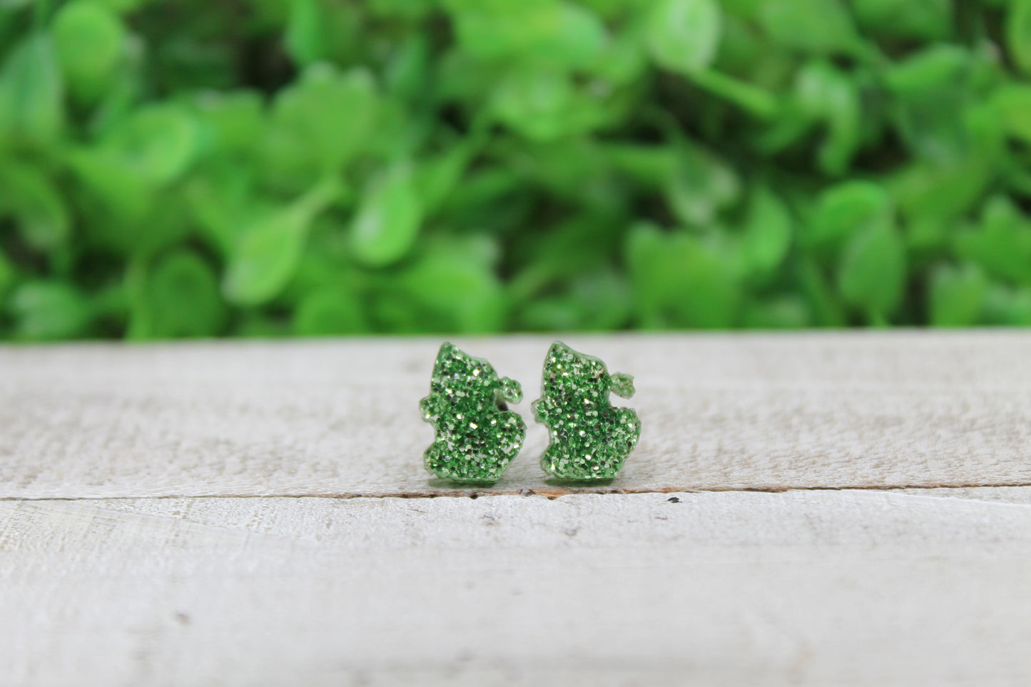 Green Glitter Grinch Faces • Stud Earrings