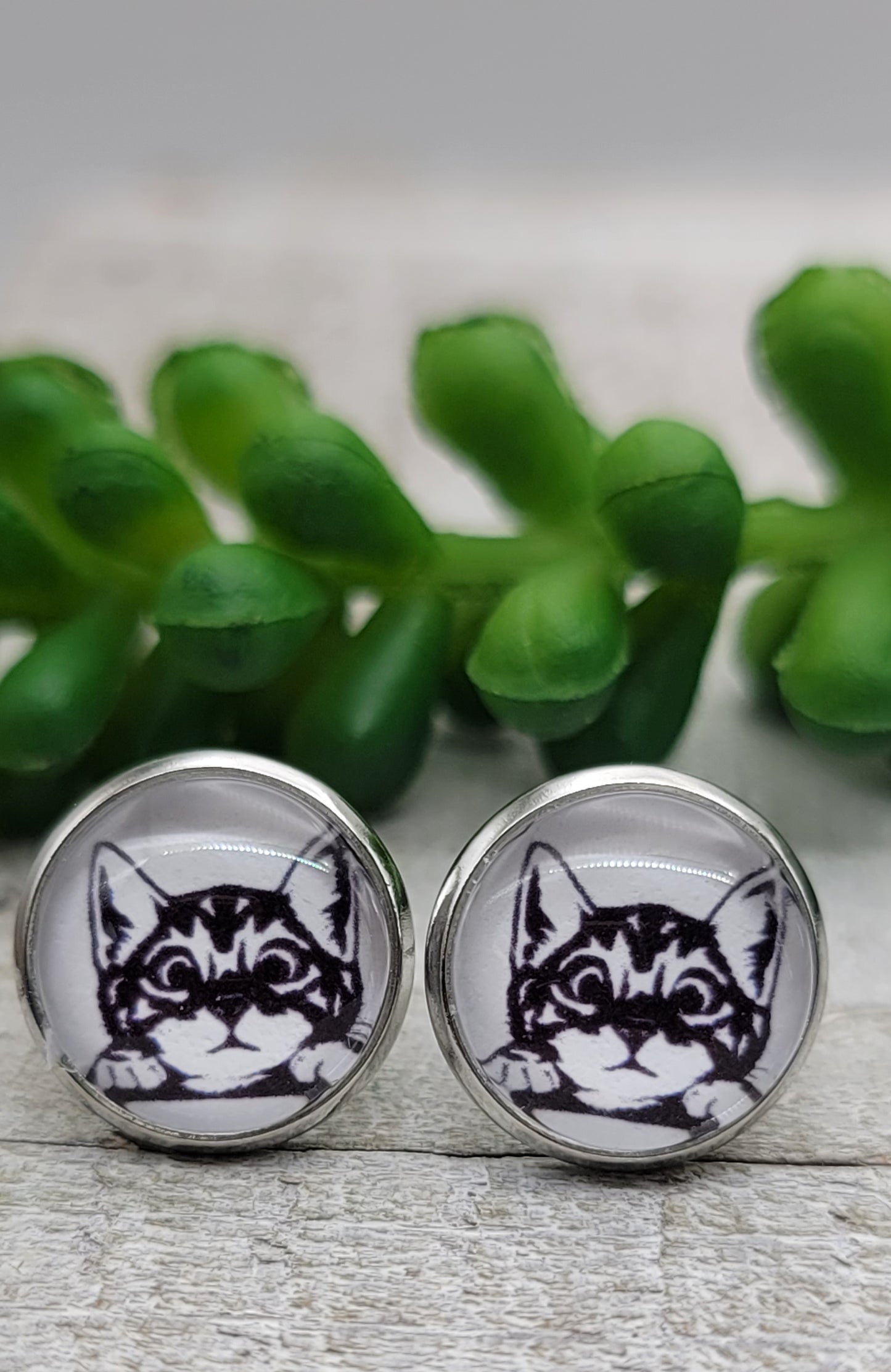 Peeping Cat || 12mm Glass Stud Earrings || Hypoallergenic