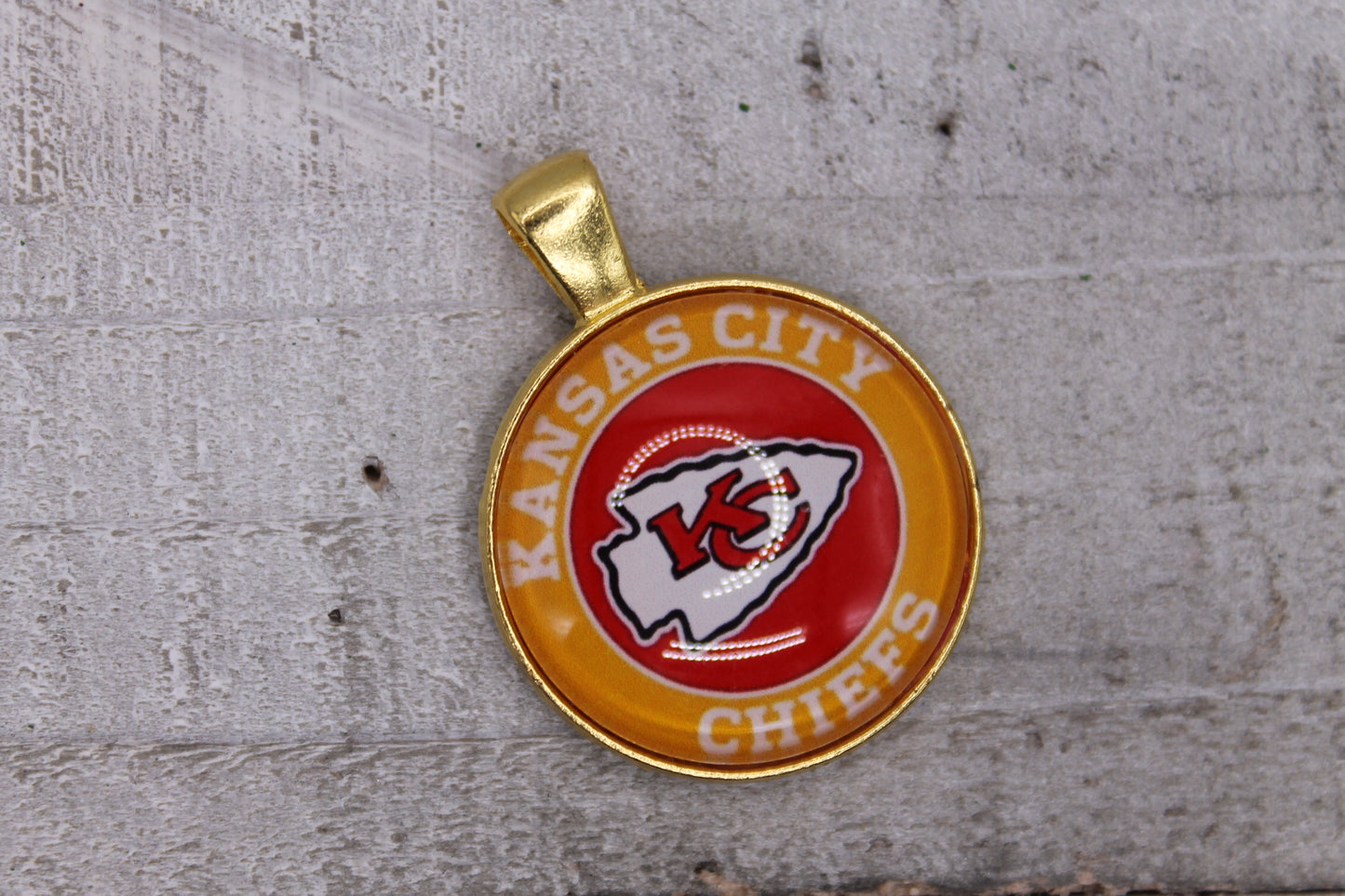 KC Chiefs Football Circle || 25mm Pendant - Gold